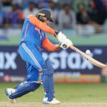क्रिकेट का बदला: अभिषेक की धमाकेदार 74 रनों की पारी और भारत-पाक के हैंडशेक ड्रामा – एशिया कप 2025 का हंगामा!