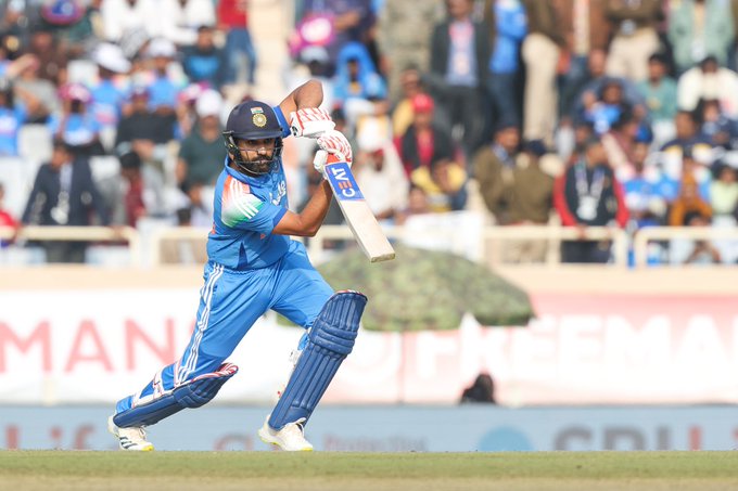 Rohit Sharma's Savage Roast on Kuldeep Yadav's DRS Begging Goes Viral – Hilarious Banter Steals Vizag ODI Show